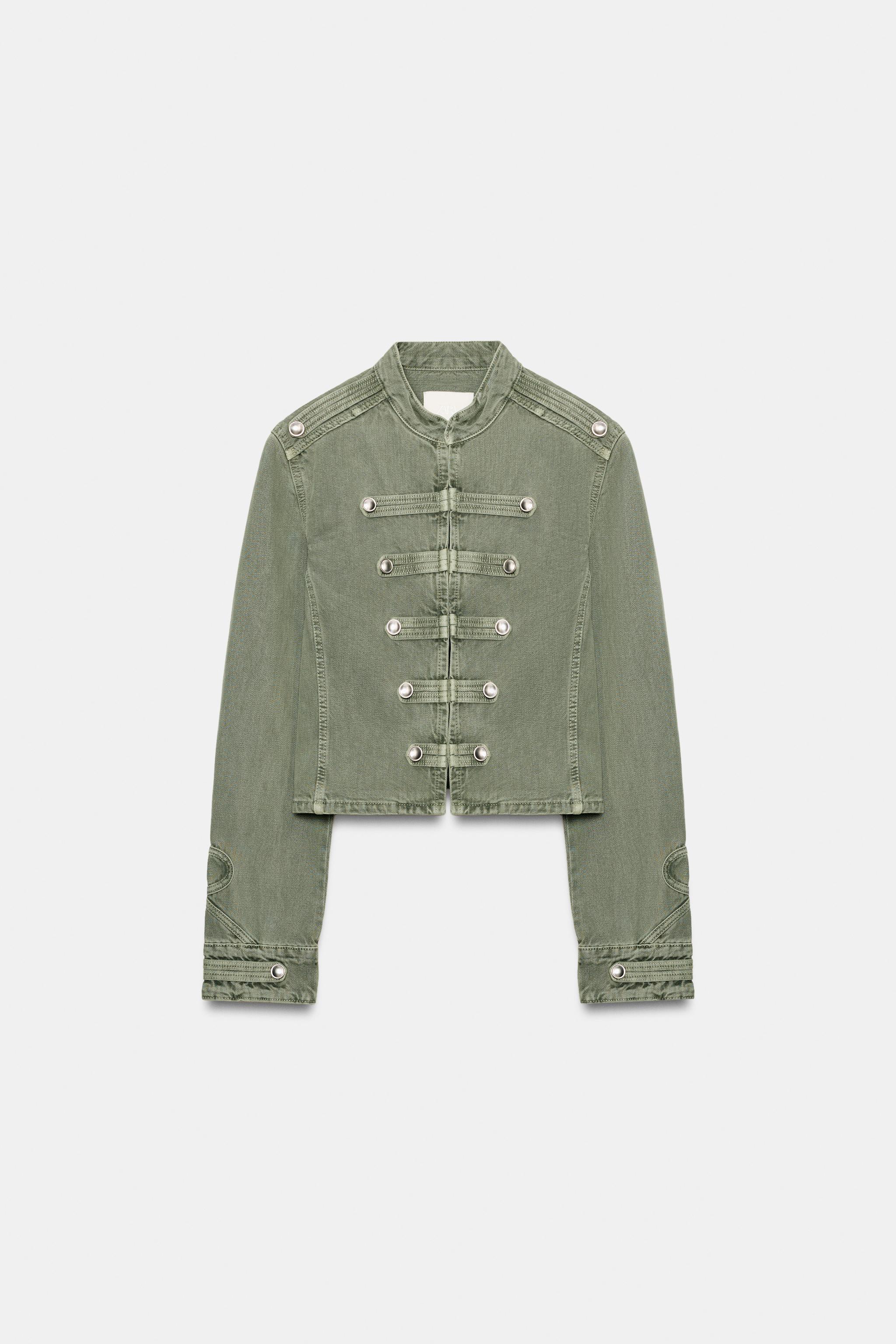 VESTE CINTREE À BOUTONS